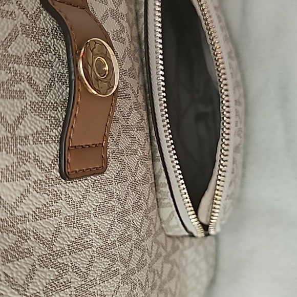 Large back pack - Picture 6 of 9